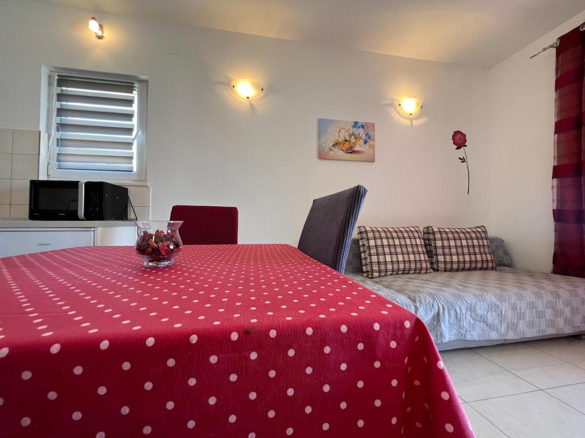Apartmani Roje סבטי פיליפ אי ג'קוב מראה חיצוני תמונה