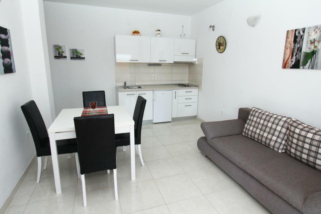 Apartmani Roje סבטי פיליפ אי ג'קוב מראה חיצוני תמונה